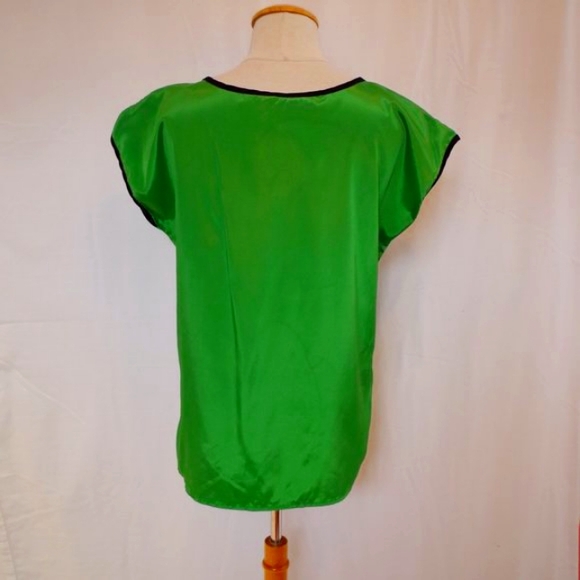 Fun & Flirt Pull On Lightweight Blouse NEW- Sz. Lrg - Picture 3 of 6